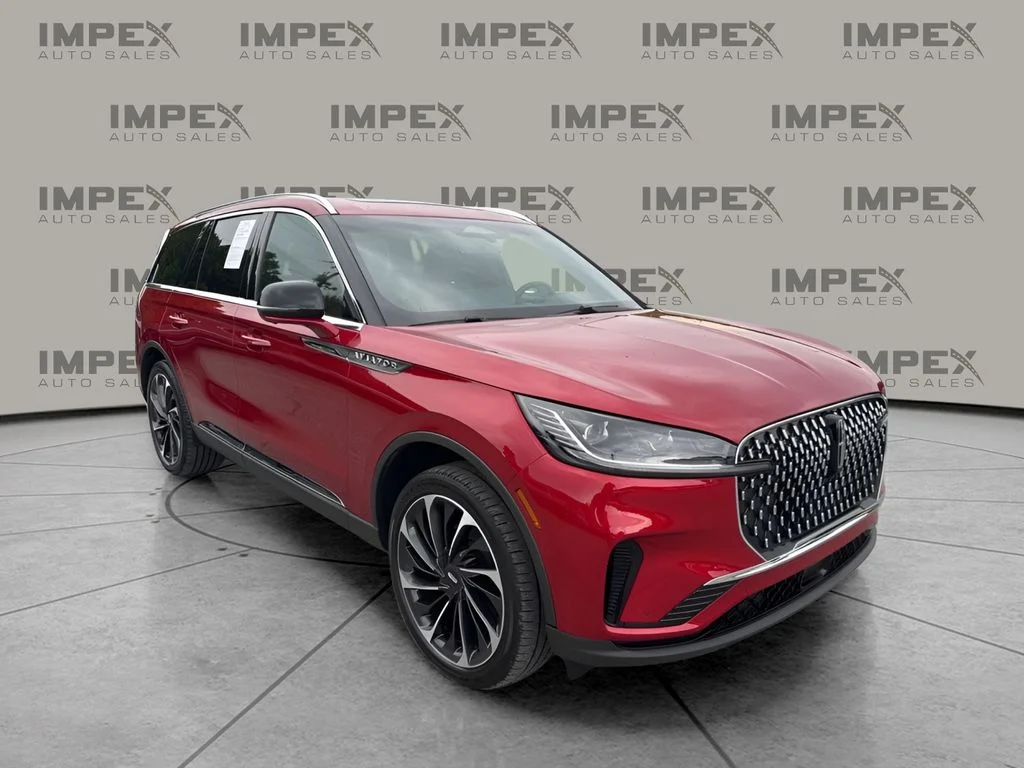 Used 2025 Red Lincoln Reserve image 7