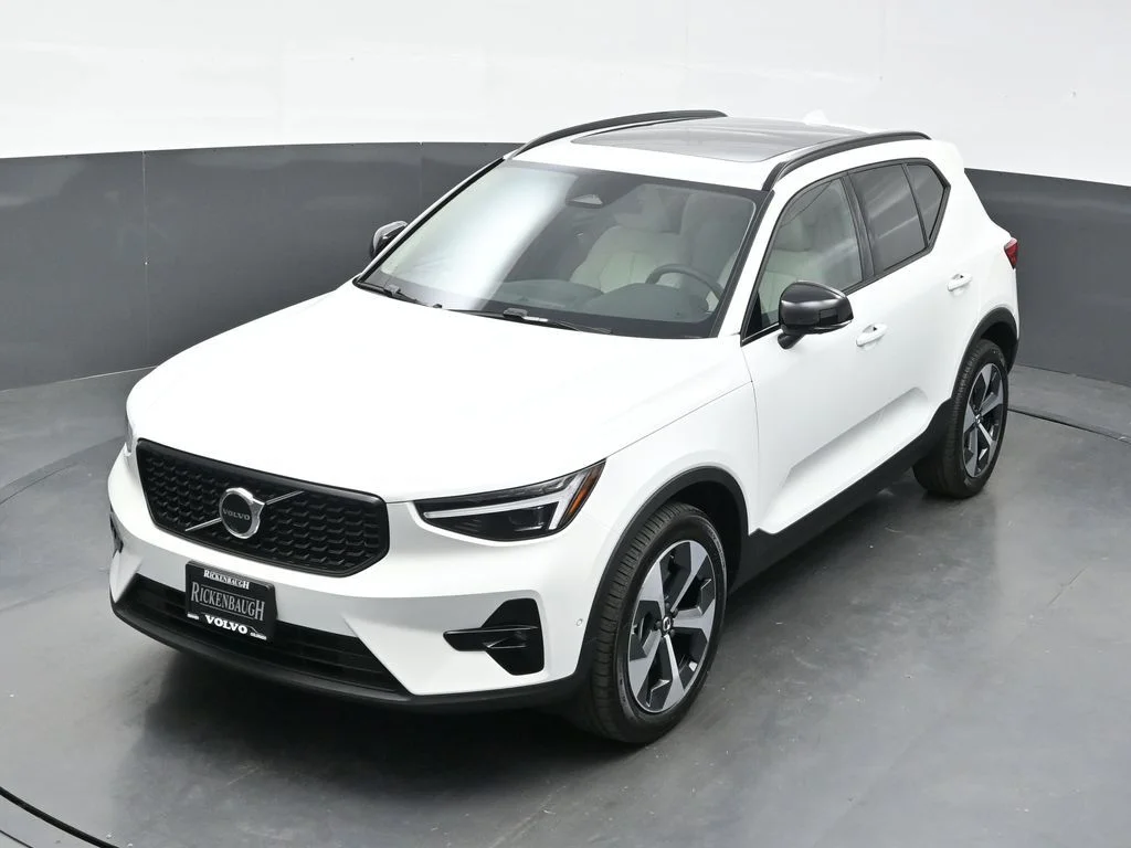 New 2026 Crystal White Volvo Plus image 31