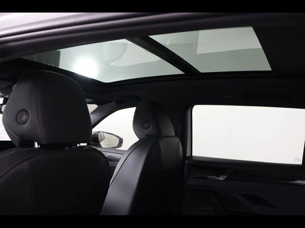 New 2026 White/off-white Volkswagen SE R-Line Black image 9