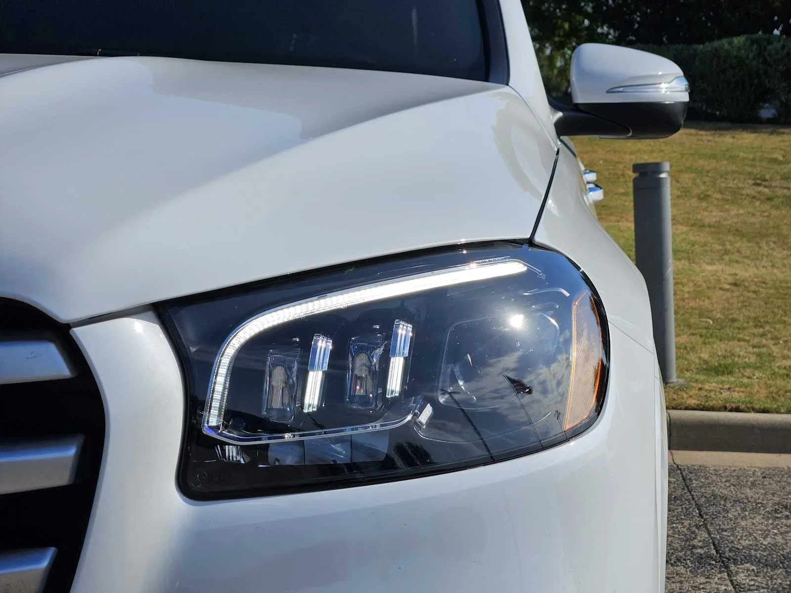 Used 2026 MANUFAKTUR Moonlight White Metallic Mercedes-Benz GLS 580 image 6