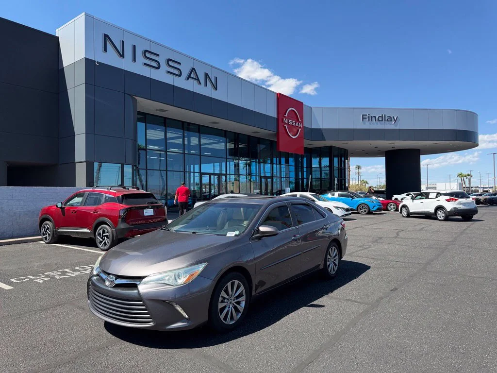 Used 2015 Gray Toyota XLE image 1