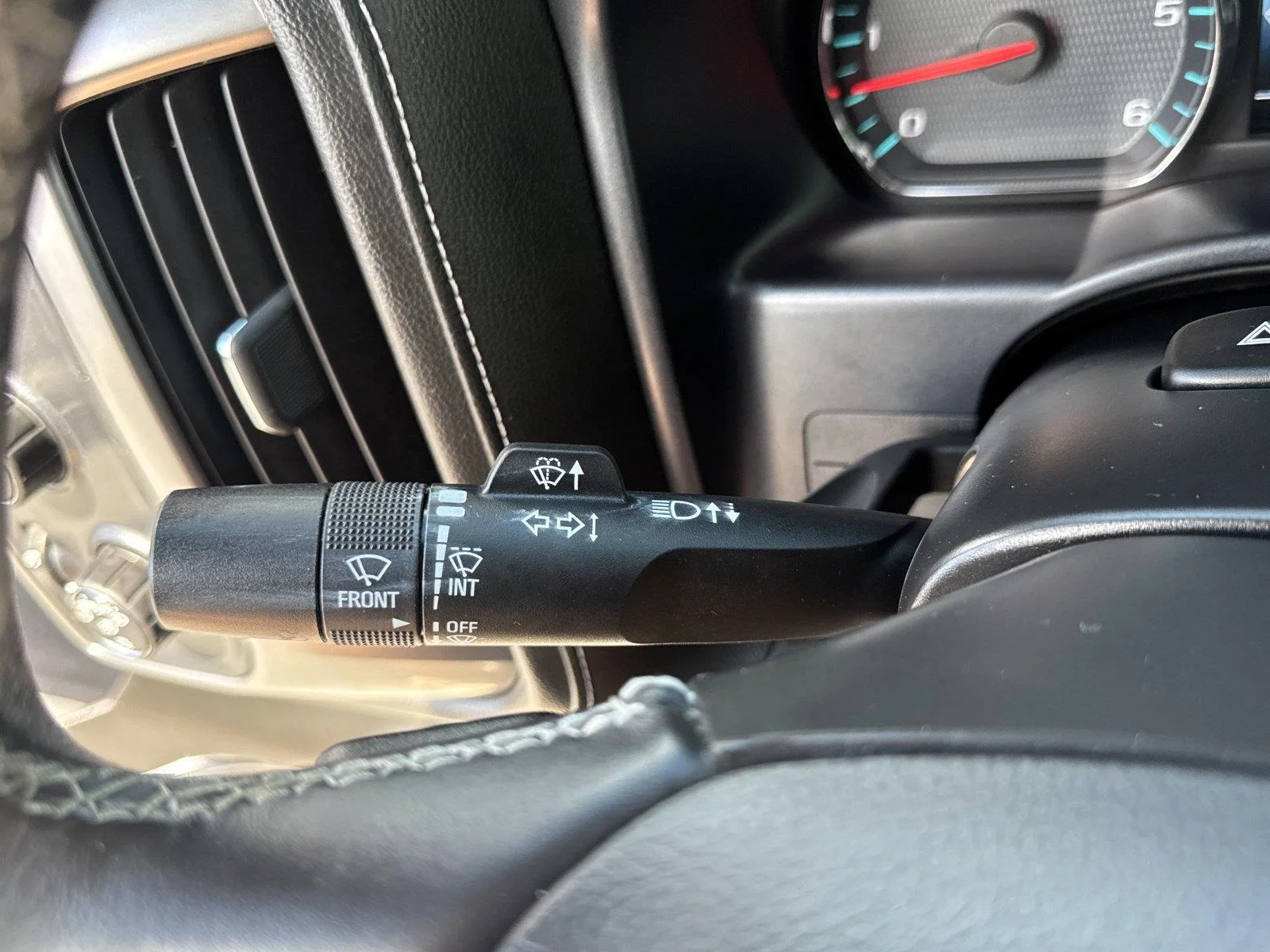 Used 2018 IRIDESCENT PEARL TRICOAT Chevrolet LTZ image 20