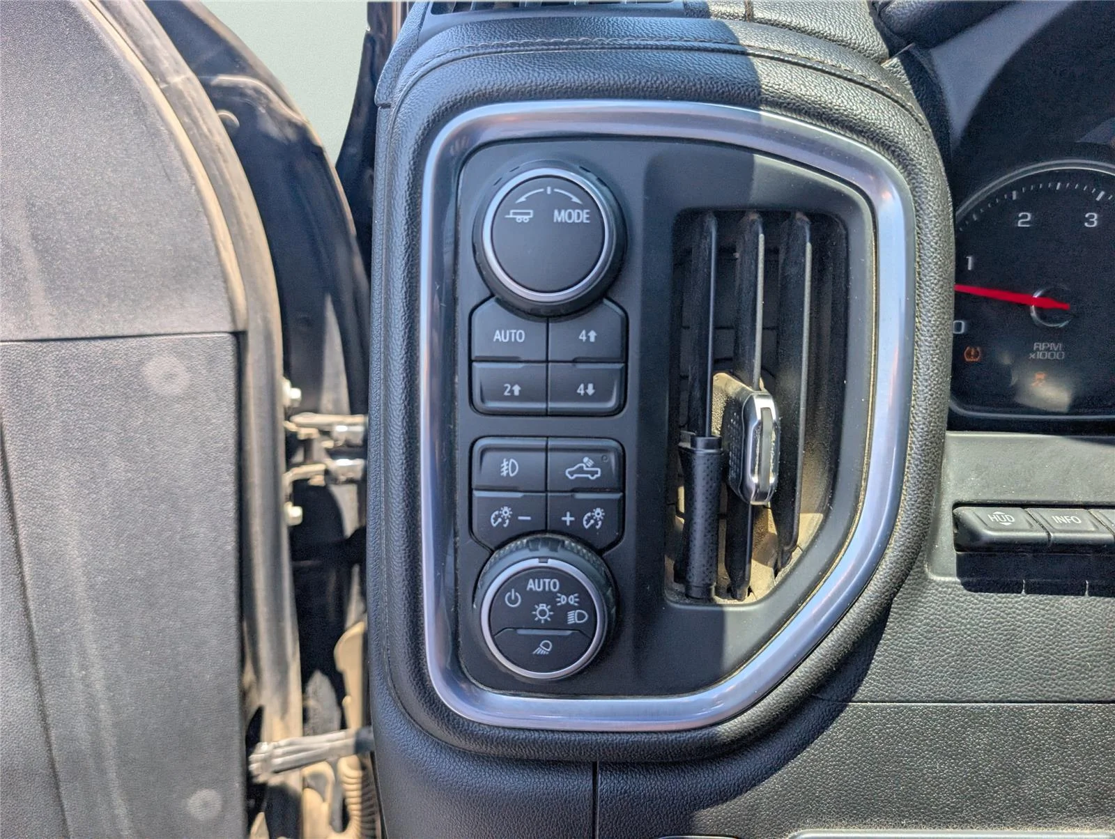 Used 2020 BLACK Chevrolet High Country image 25