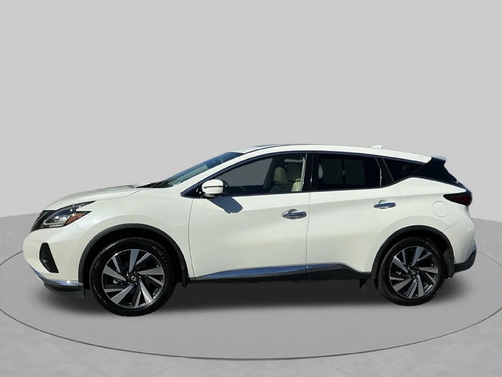 Used 2022 White Nissan SL image 3