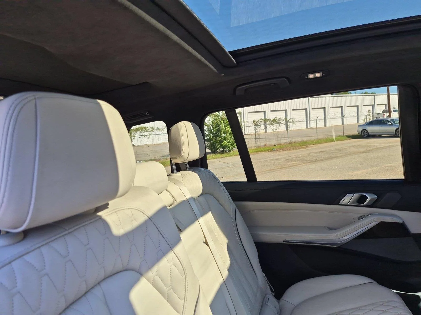 Used 2021 Mineral White Metallic BMW M50i image 34