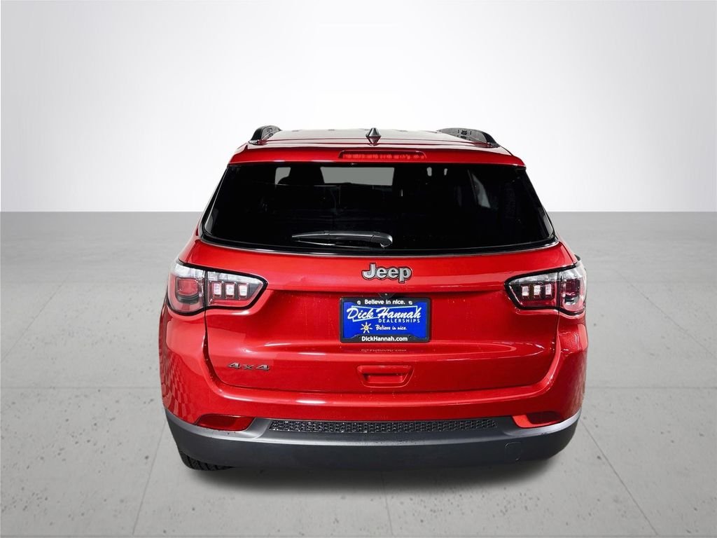 New 2026 Red Hot Pearl-Coat Exterior Paint Jeep Latitude image 7