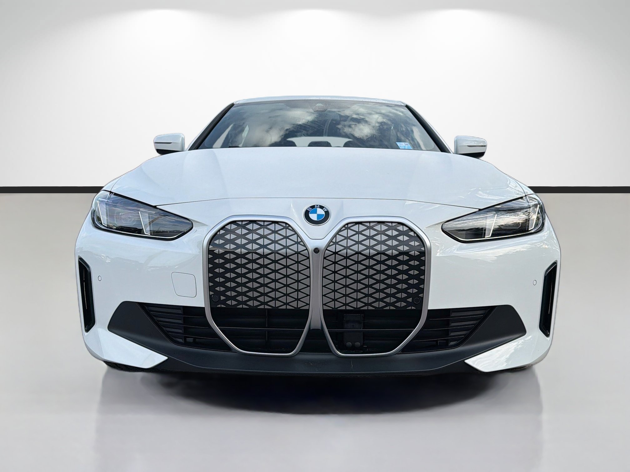 Used 2026 Alpine White BMW eDrive40 image 8