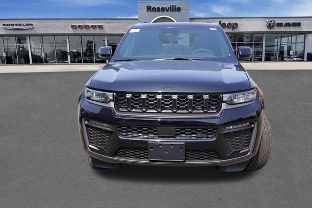 New 2026 Diamond Black Crystal Pearlcoat Jeep Limited image 8