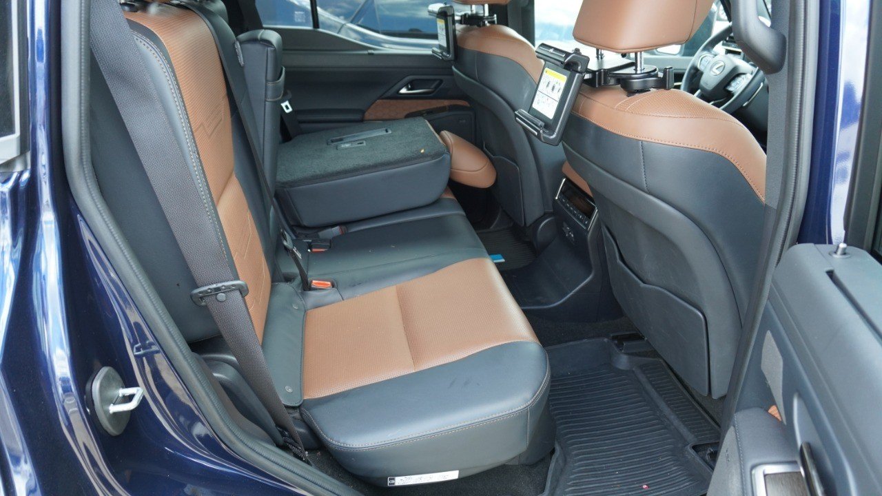 Used 2024 Blue Lexus GX 550 Luxury+ image 10