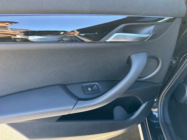 Used 2020  BMW xDrive28i image 10