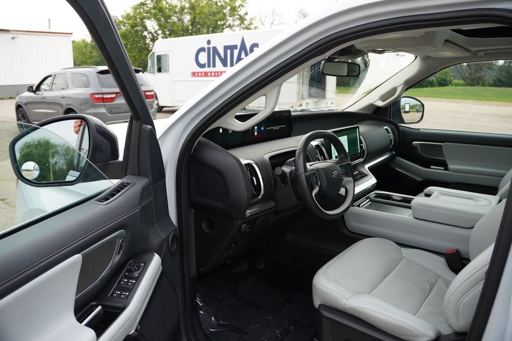 Used 2025 Silver Metallic Ford Platinum image 15