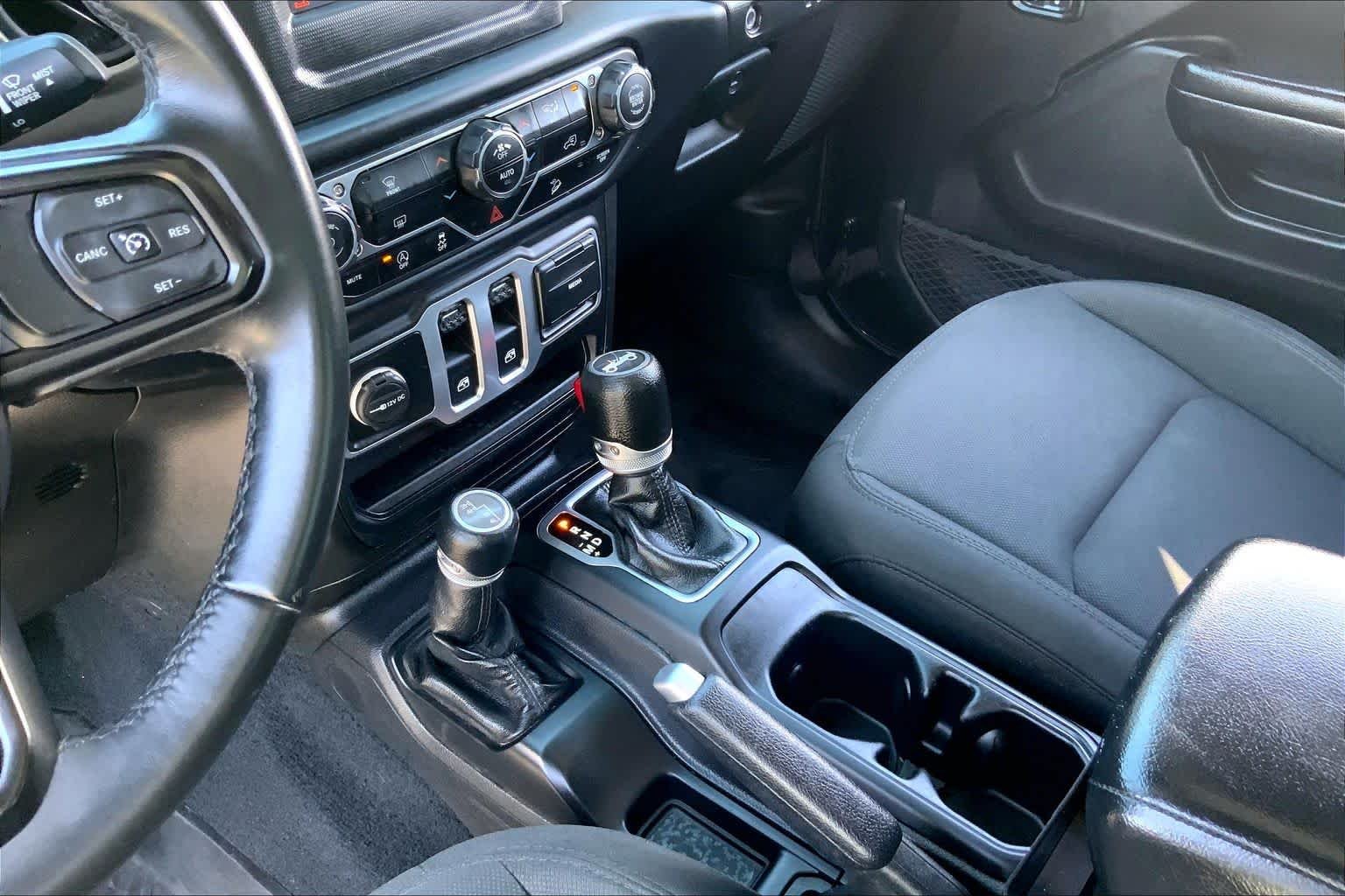 Used 2018 Black Clearcoat Jeep Sport S image 13