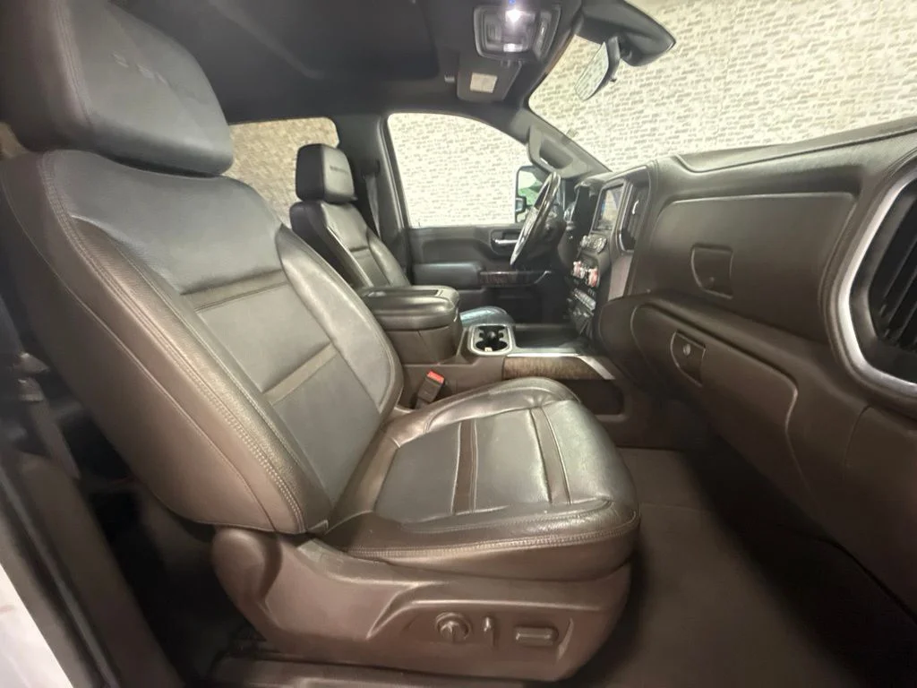 Used 2020 White Frost Tricoat GMC Denali image 11