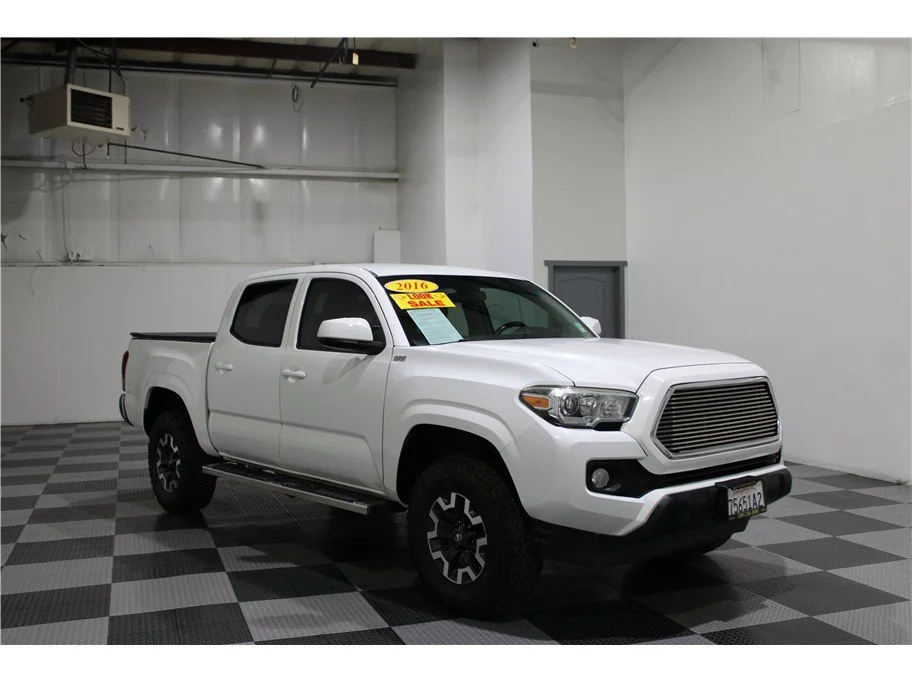 Used 2016 White Toyota SR5 Pickup 4D 5 ft image 3