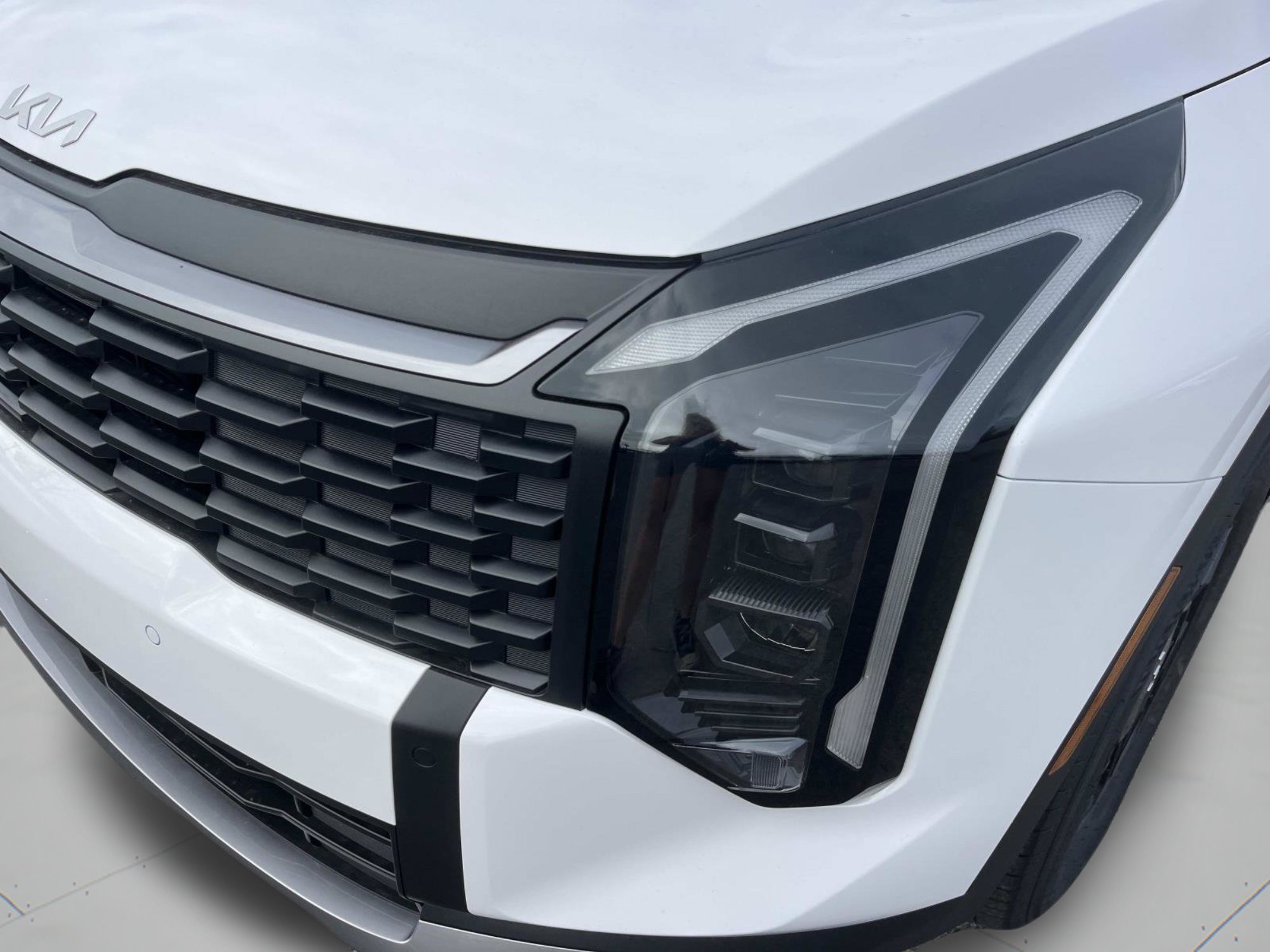 New 2027 Glacial White Pearl Kia LX image 9