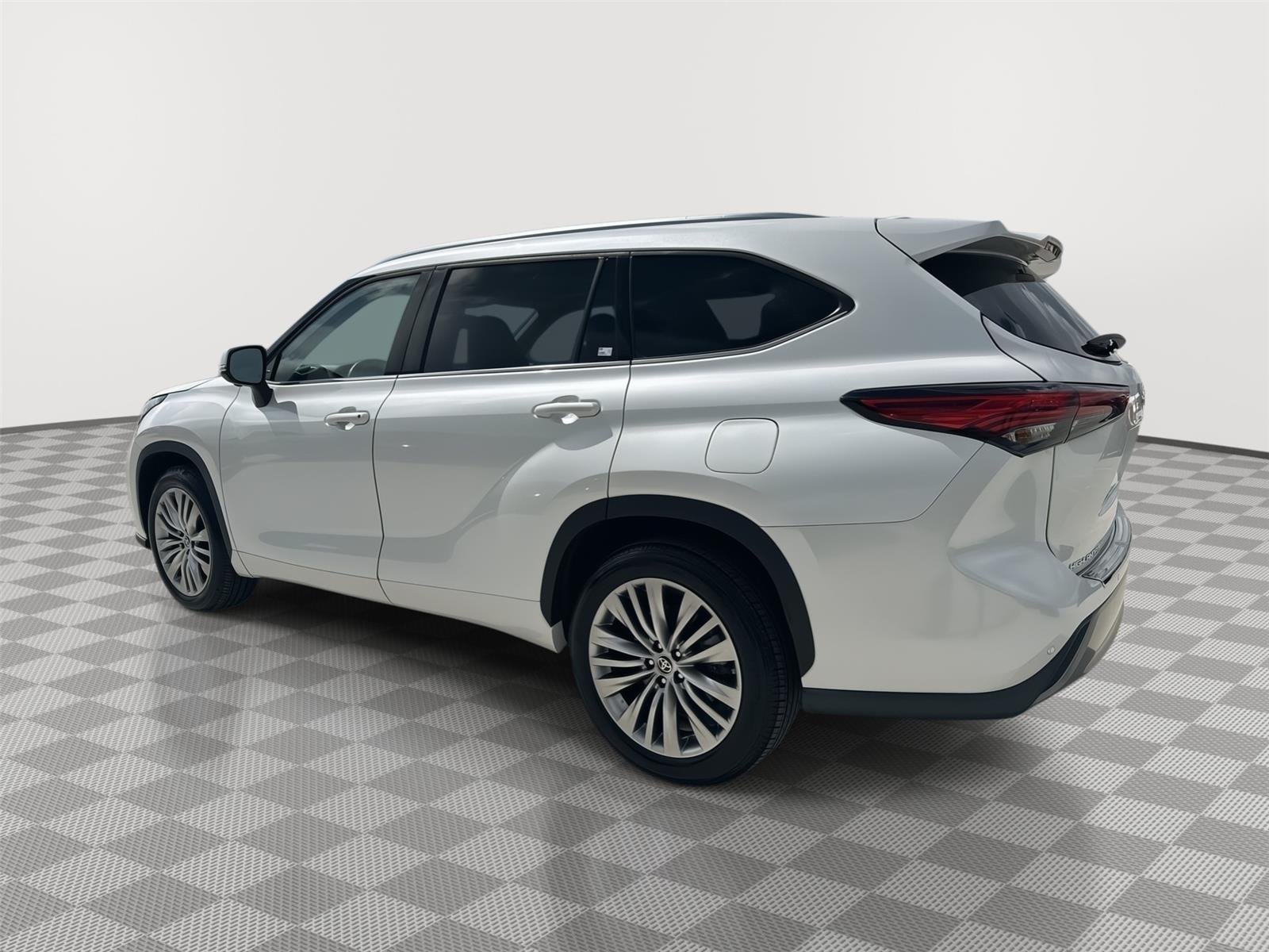 Used 2023 Wind Chill Pearl Toyota Platinum image 12