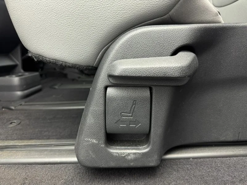 Used 2023  Toyota XLE Minivan 4D image 49