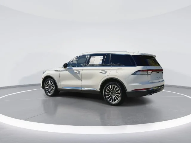Used 2022 White Lincoln Reserve image 6