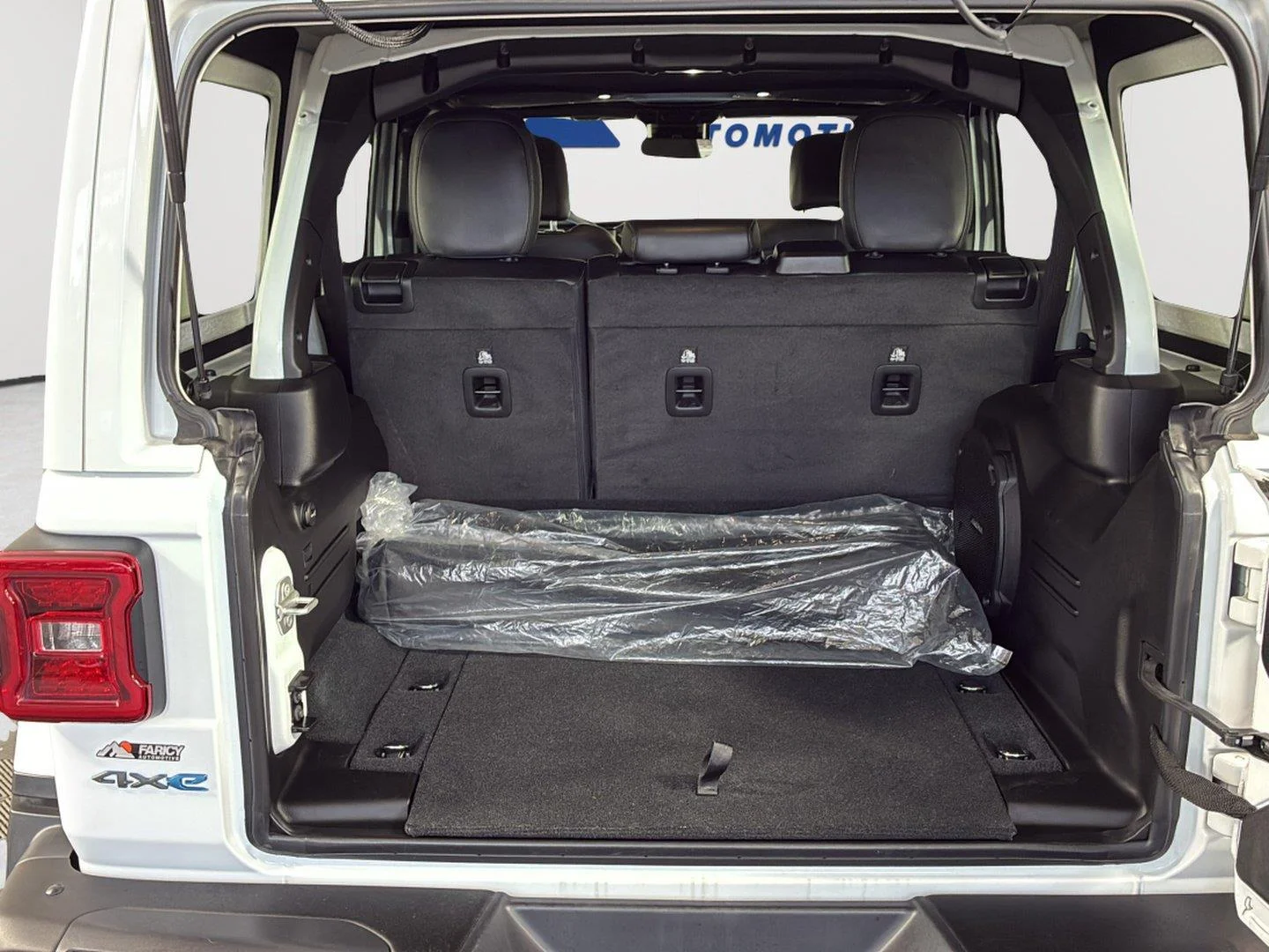 Used 2024 Bright White Clearcoat Jeep Rubicon X image 16