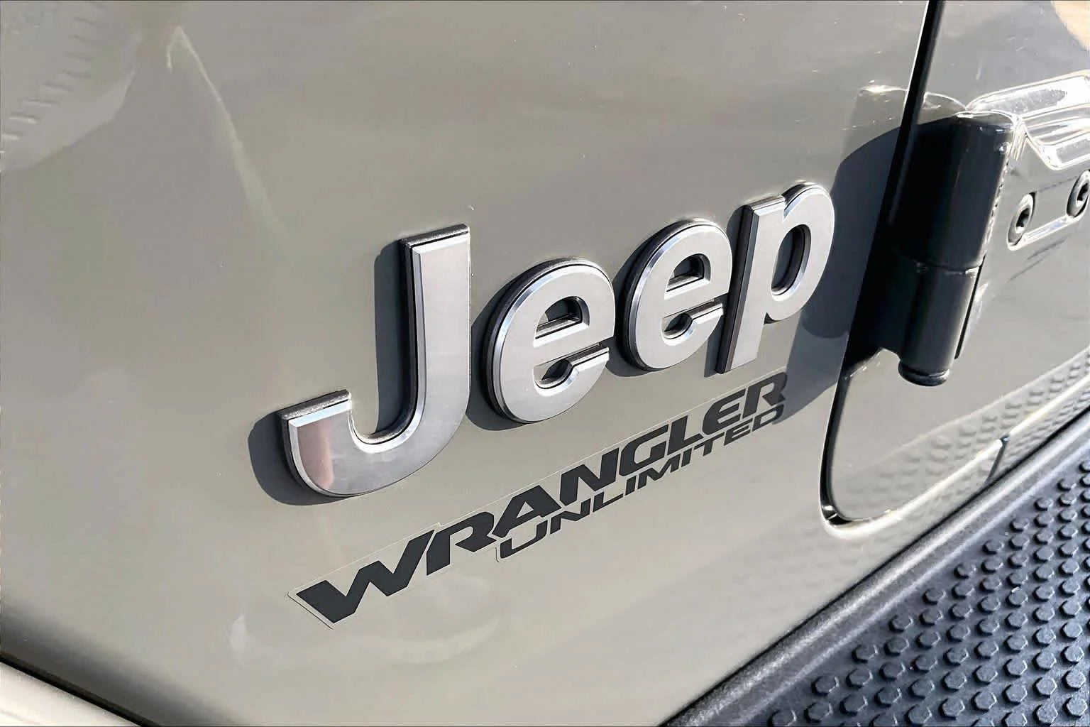 Used 2020 Sting-Gray Clearcoat Jeep Sahara image 31
