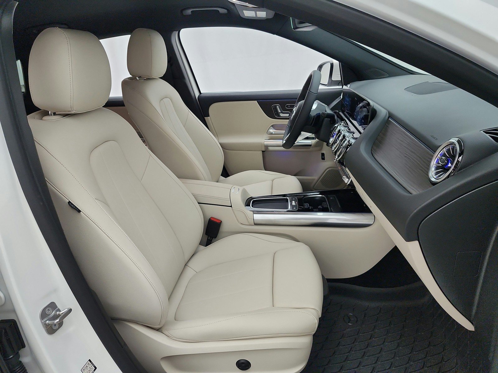 New 2026 Polar White Mercedes-Benz GLA 250 4MATIC® SUV image 14