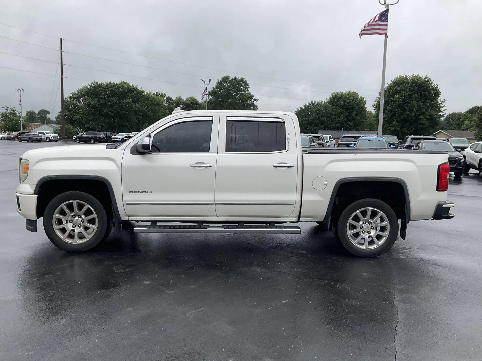 Used 2015 White Diamond Tricoat GMC Denali image 4