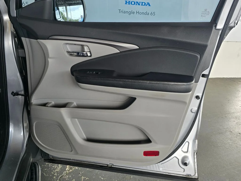 Used 2016 Silver Honda EX-L image 44