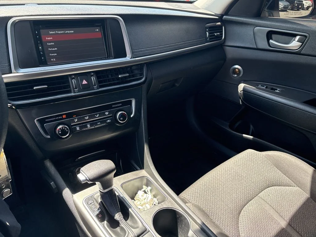 Used 2017 White Kia LX image 22