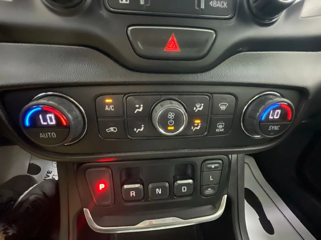 Used 2020 White GMC SLT image 21
