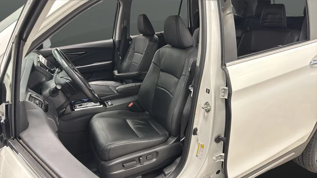 Used 2020 Platinum White Pearl Honda Touring image 10
