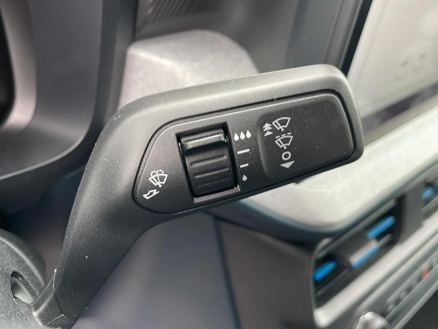 New 2026 Carbonized Gray Metallic Ford XLT image 16
