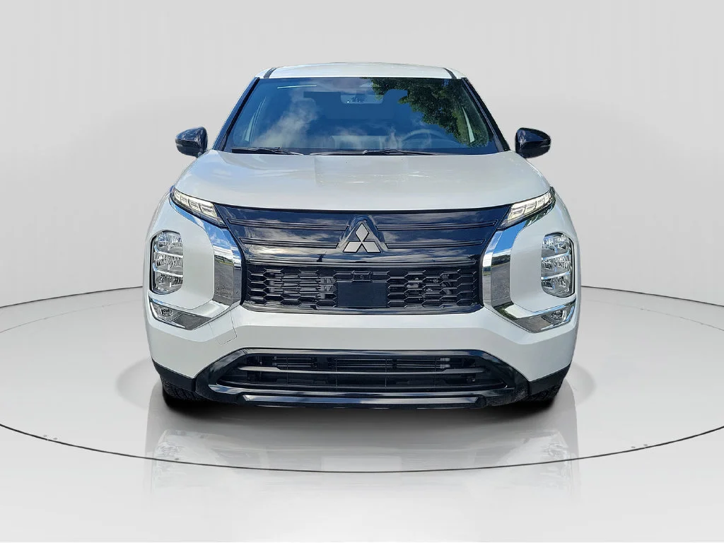 New 2026 White Mitsubishi LE 1.5T 2WD image 2