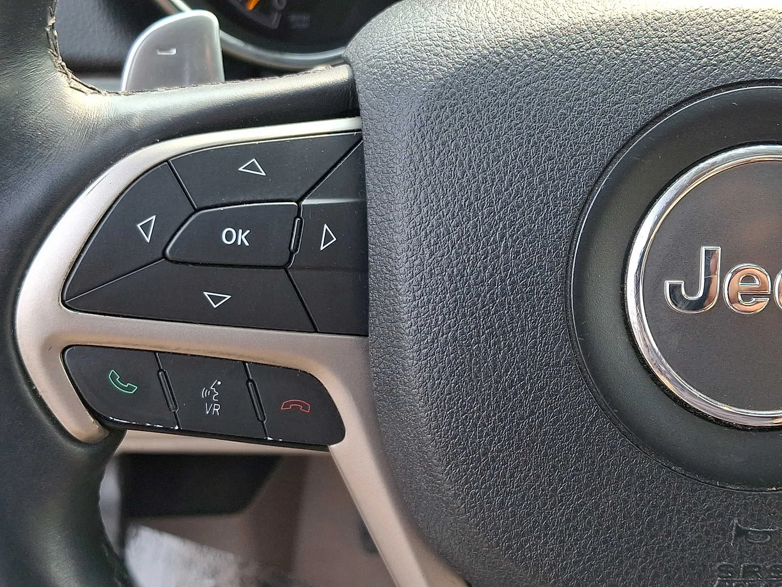 Used 2014 Cashmere Pearlcoat Jeep Limited image 21