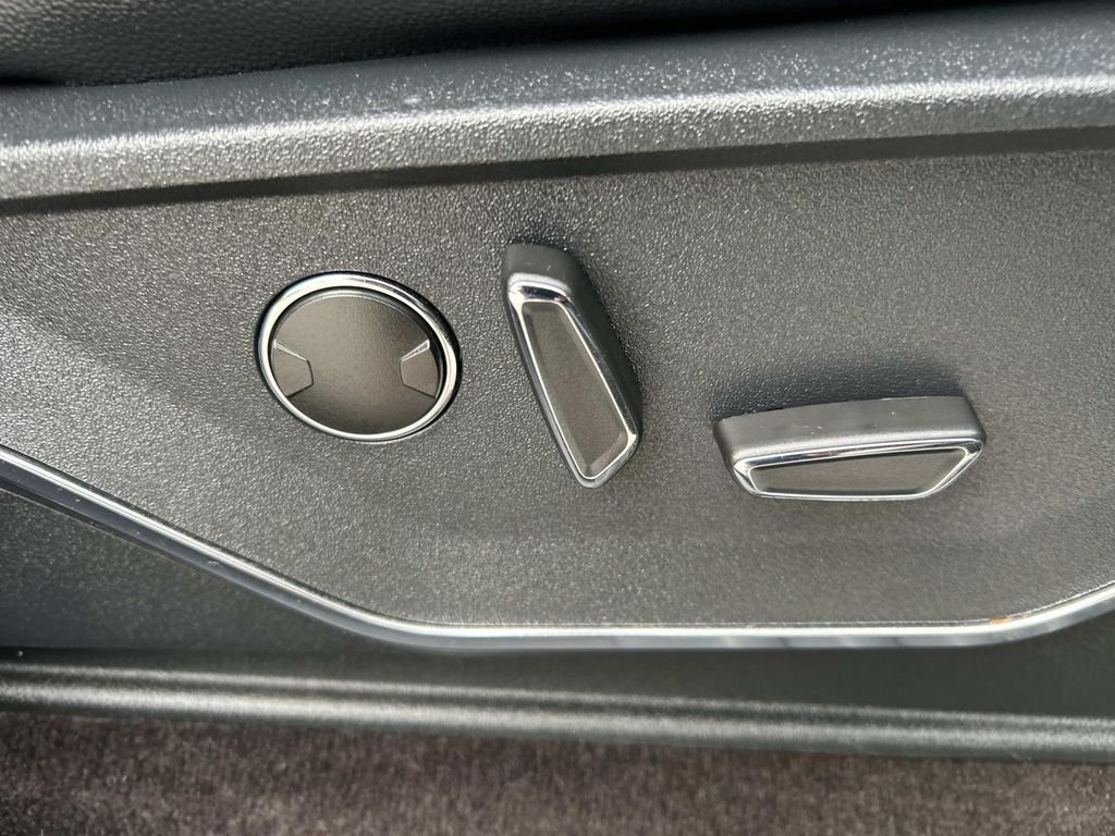 Used 2021 Agate Black Metallic Ford Lariat image 25