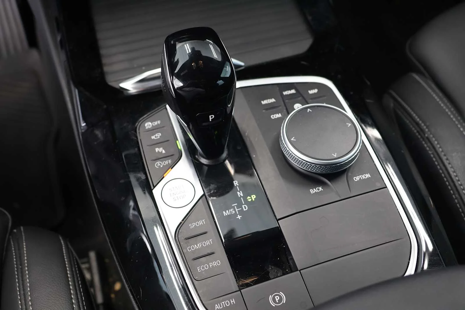 Used 2024 Alpine White BMW sDrive30i image 24