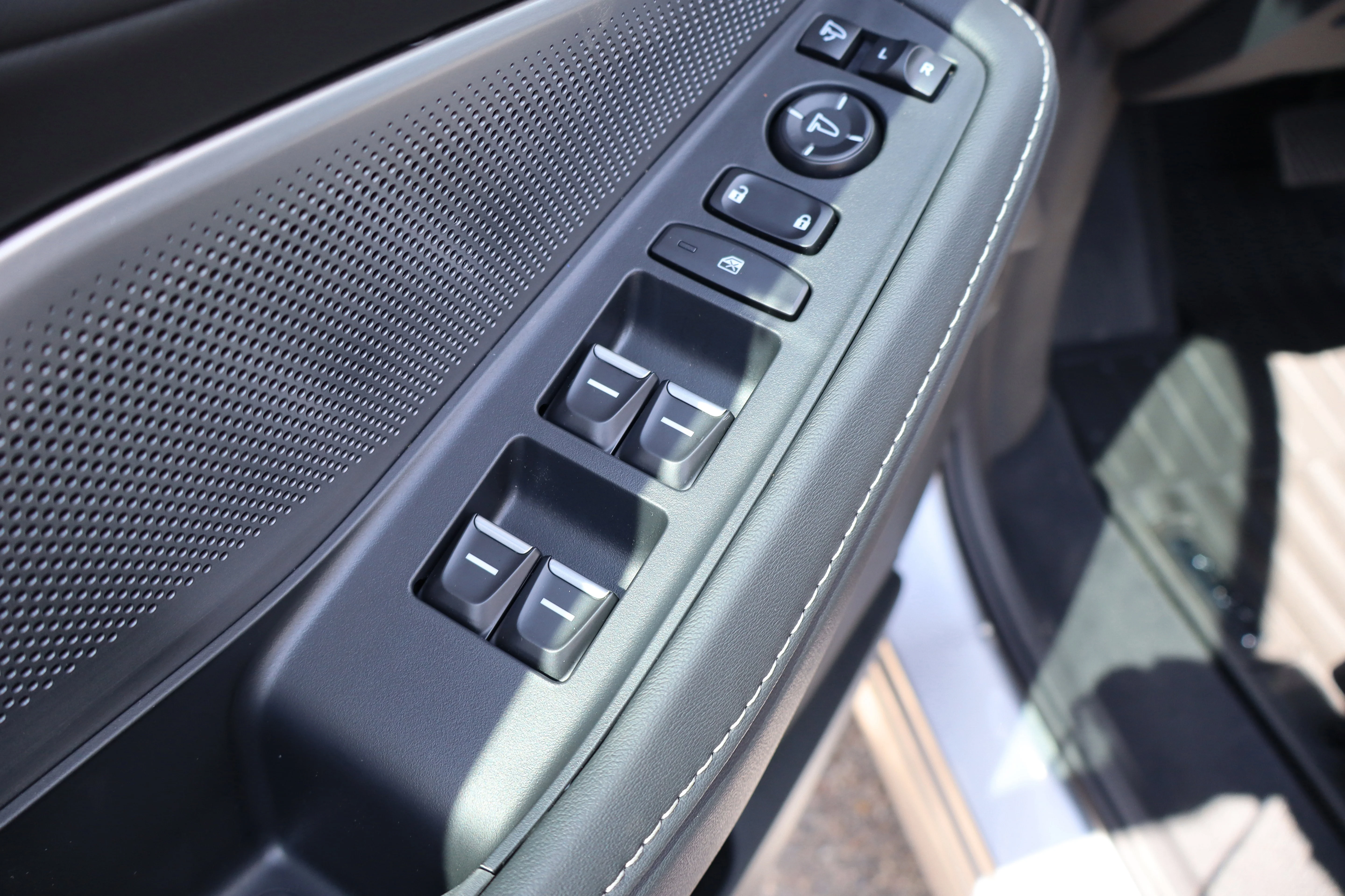 New 2026 Solar Silver Metallic Acura w/Technology Package image 24