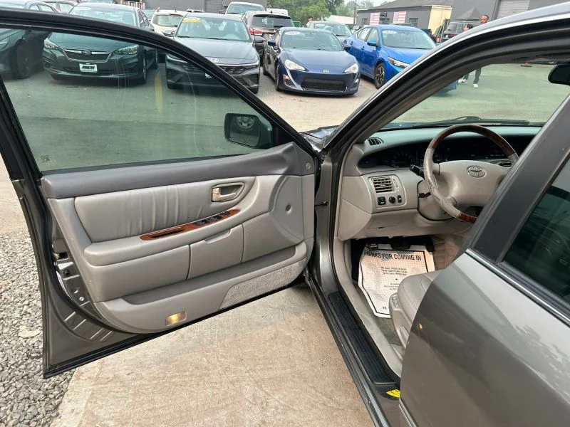 Used 2004 Gray Toyota XLS Sedan 4D image 34