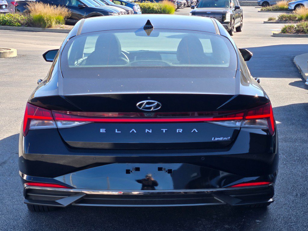 Used 2021 Phantom Black Hyundai Limited image 10