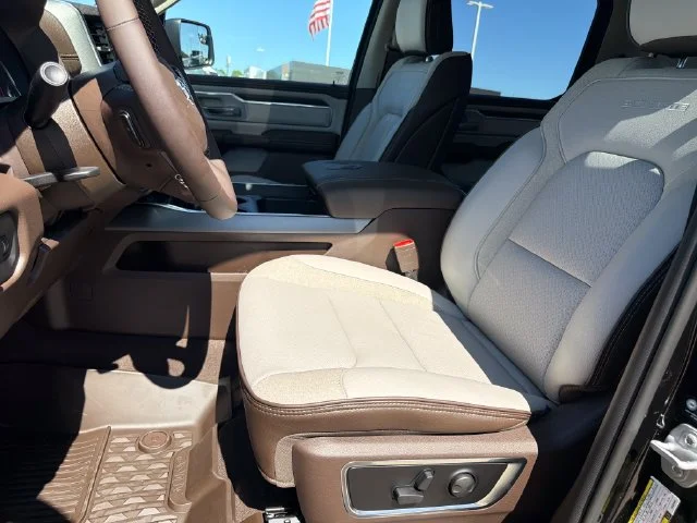 New 2027 Diamond Black Crystal Pearl-Coat Exterior Paint RAM Laramie image 14