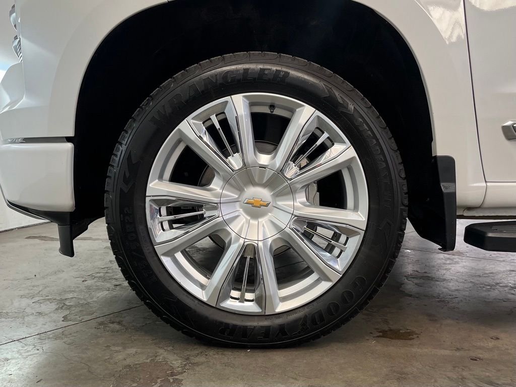 Used 2023 White Chevrolet High Country image 14