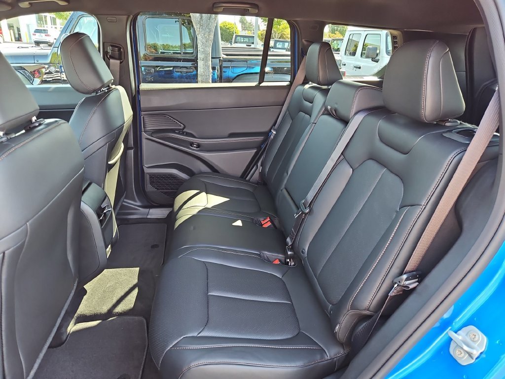 New 2026 Hydro Blue Pearl-Coat Exterior Paint Jeep Limited image 23