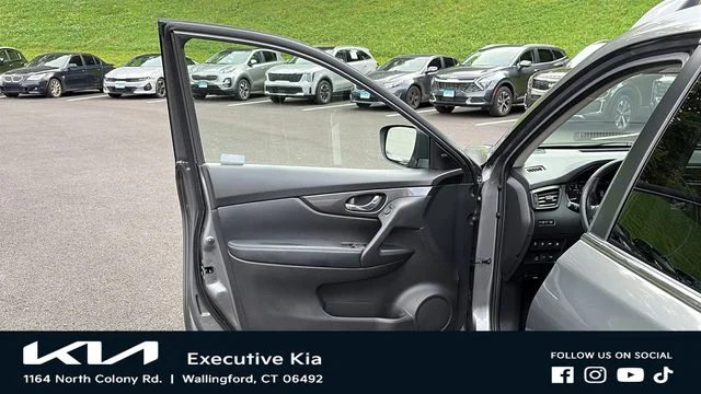 Used 2019 Gray Nissan SV image 8