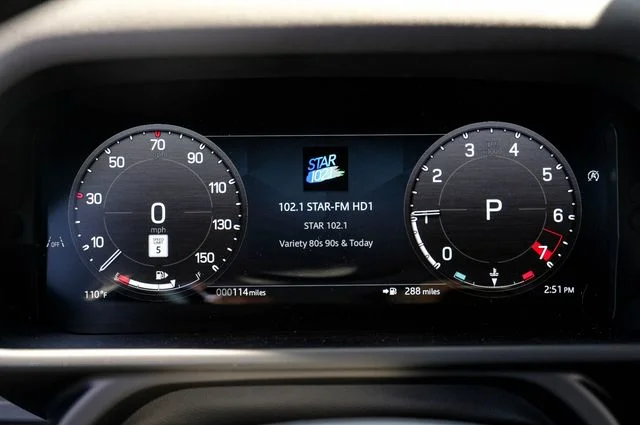 New 2026 Santorini Black Land Rover X-Dynamic SE image 25