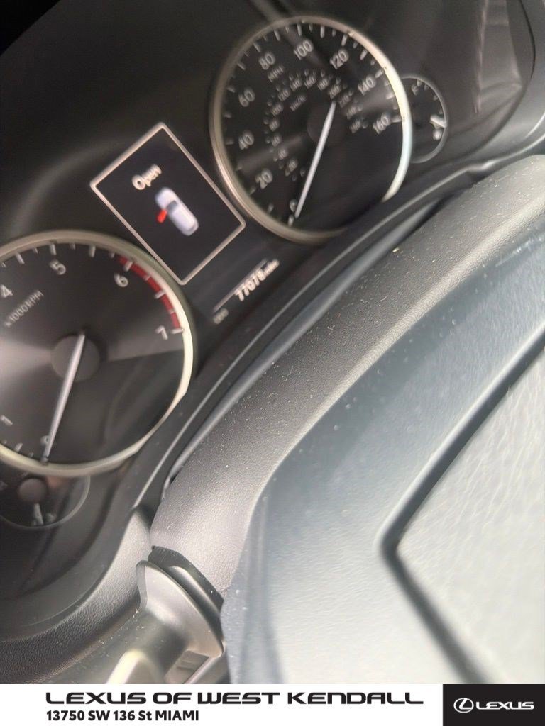 Used 2018 White Lexus  image 1