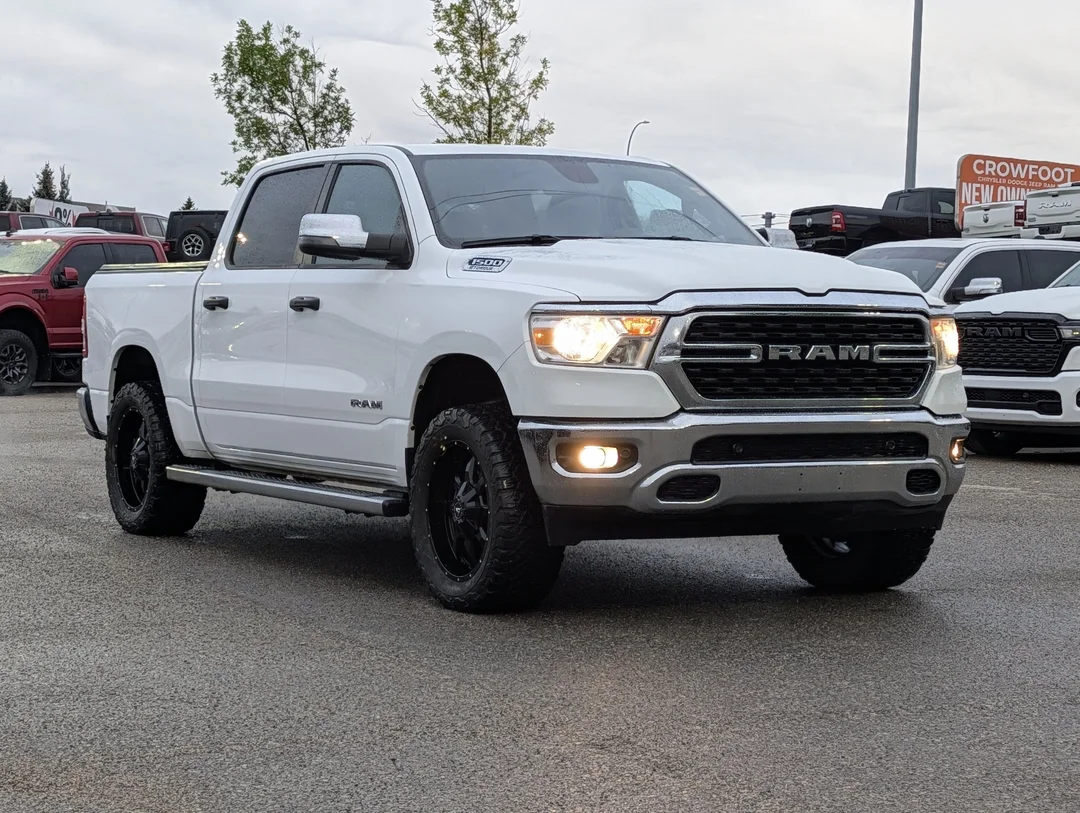 Used 2023 White RAM Big Horn - - 4x4 - 3.6L Pentastar V6 - Crew Cab - 12 Uconnect Display - Backup Camera & More! image 2