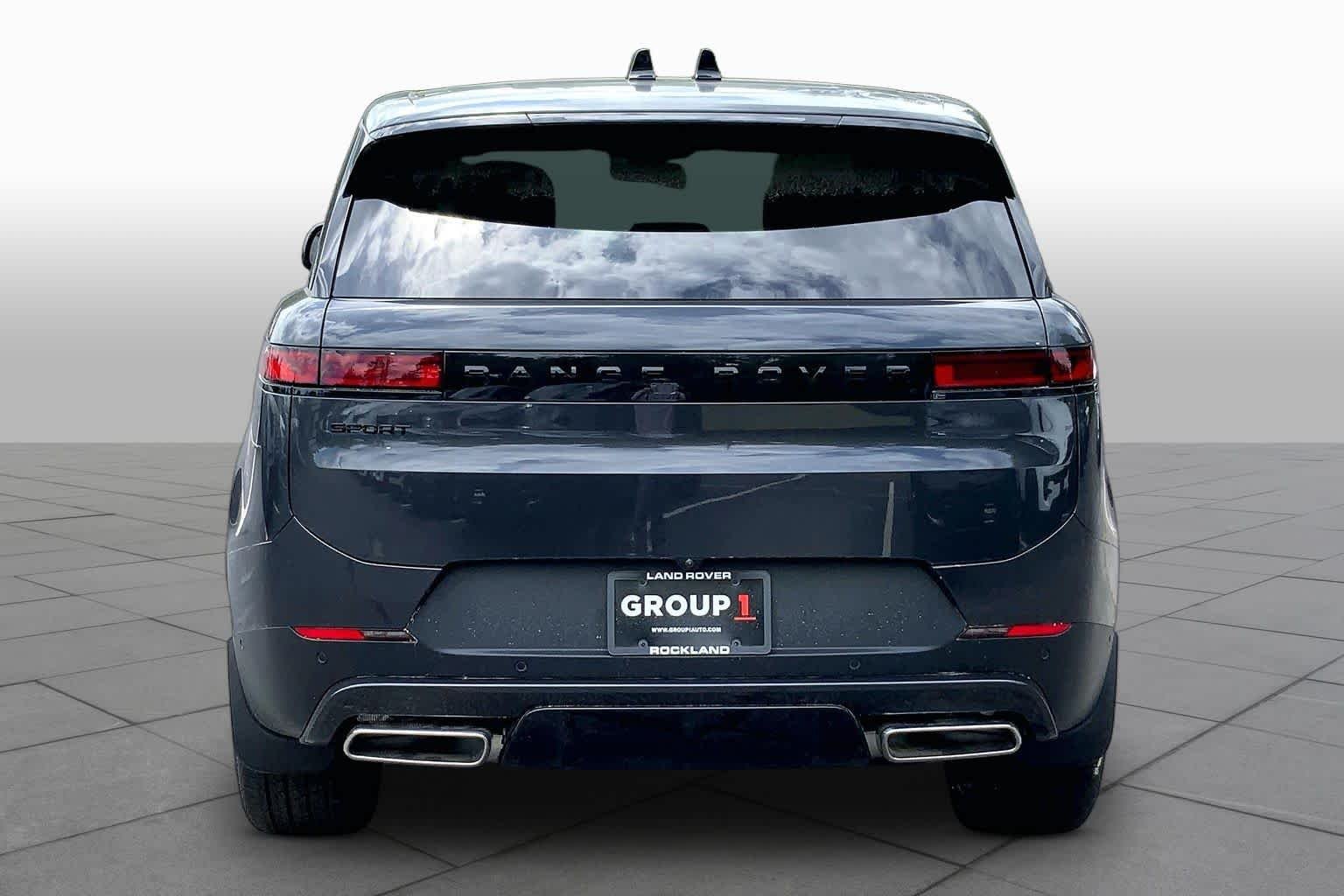 New 2026 Carpathian Grey Land Rover SE image 4