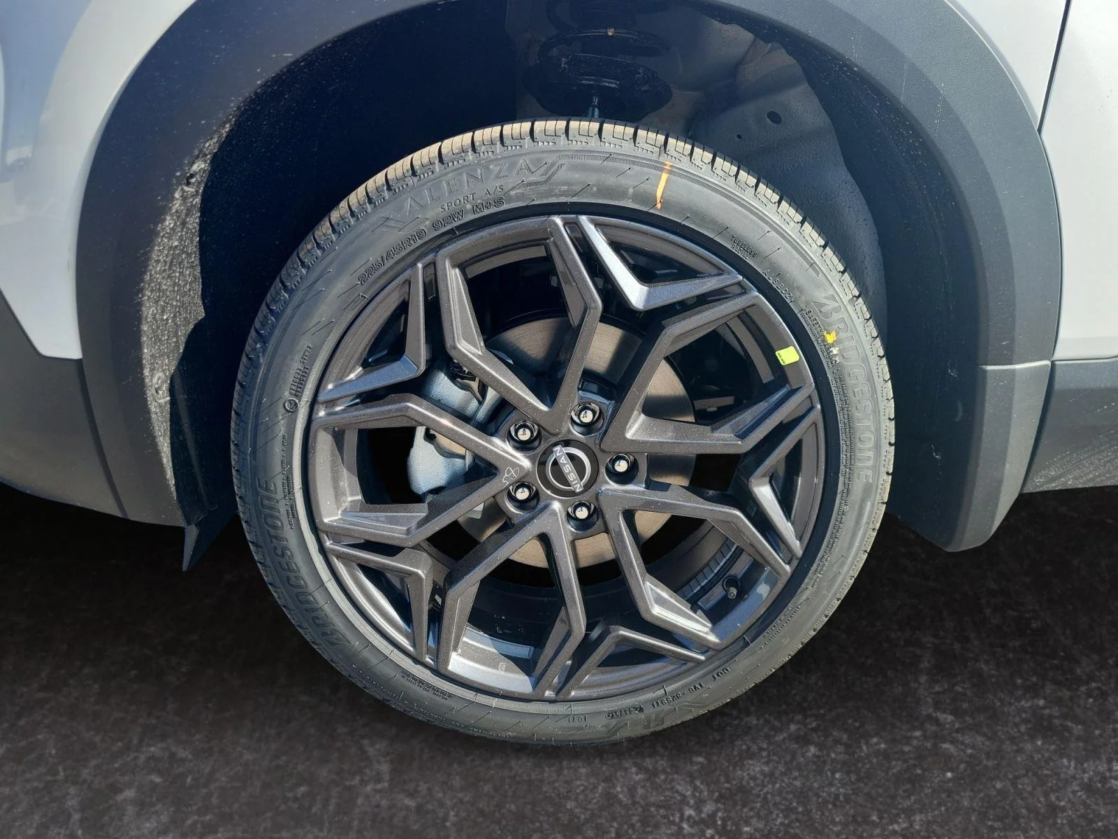 New 2026 Aspen White Tricoat/Super Black Nissan SR image 27