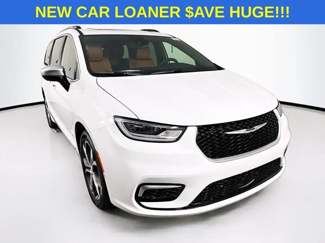 2026 Chrysler Pacifica Pinnacle's photo