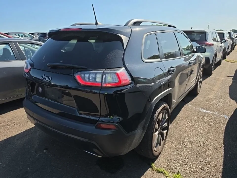 Used 2021 Black Jeep Latitude Lux image 4