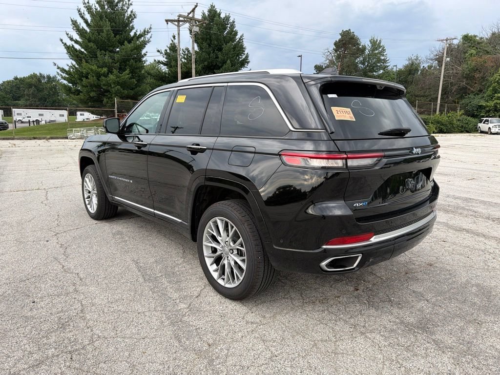 Used 2022 Diamond Black Jeep Summit image 7